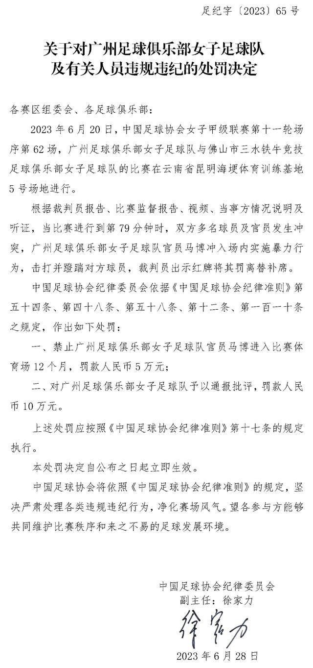 第13分钟，利物浦反击机会，萨拉赫推进到前场右路传到禁区被约翰斯通没收。